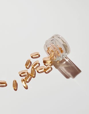 Spilled transparent capsules
